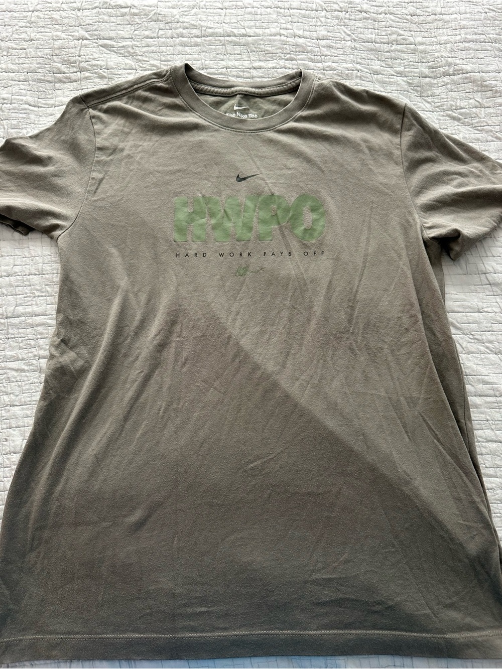 Nike Men's Olive Khaki Short Sleeve Crewneck Graphic Tee